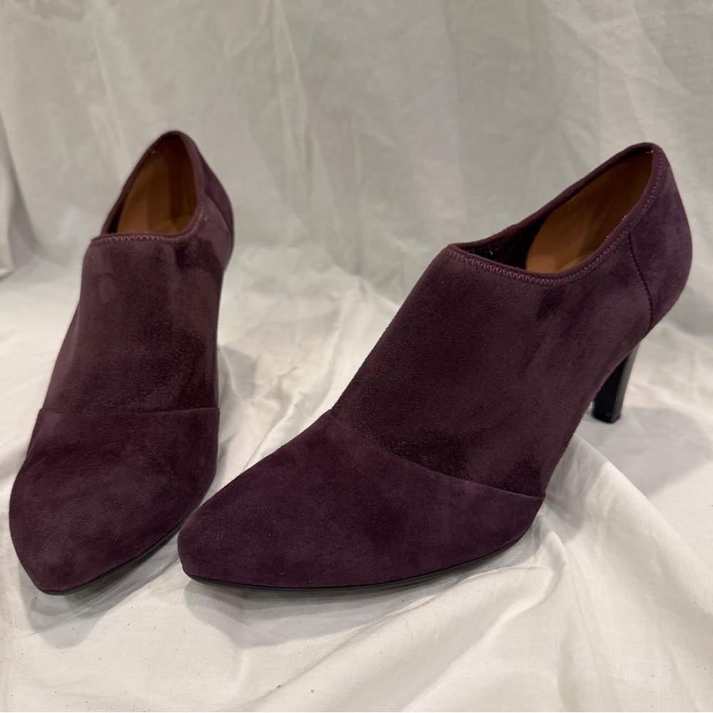 Ecco Alicante shootie ankle boots in purple suede. Size 40